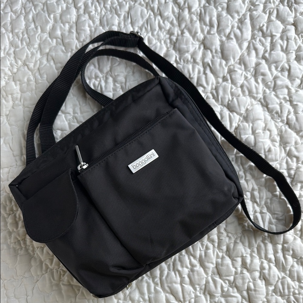 🌻 Baggallini Black Crossbody Bag